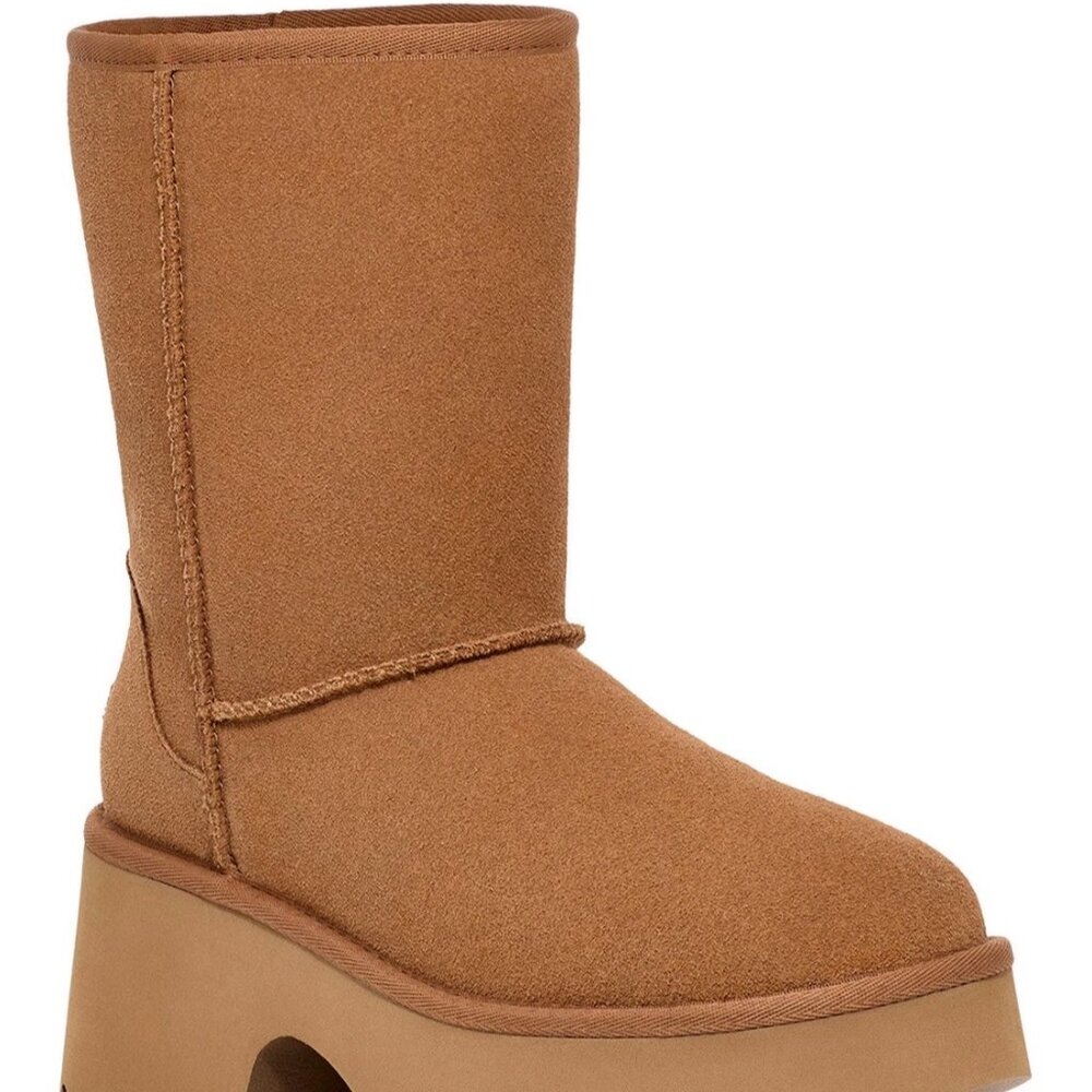 Woman's Boots UGG Classic Short New Height in Chestnut 11M